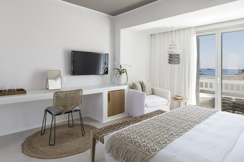 Adorno Beach Hotel & Suites