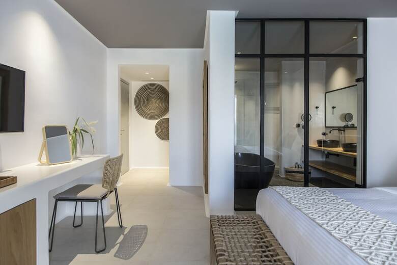 Adorno Beach Hotel & Suites