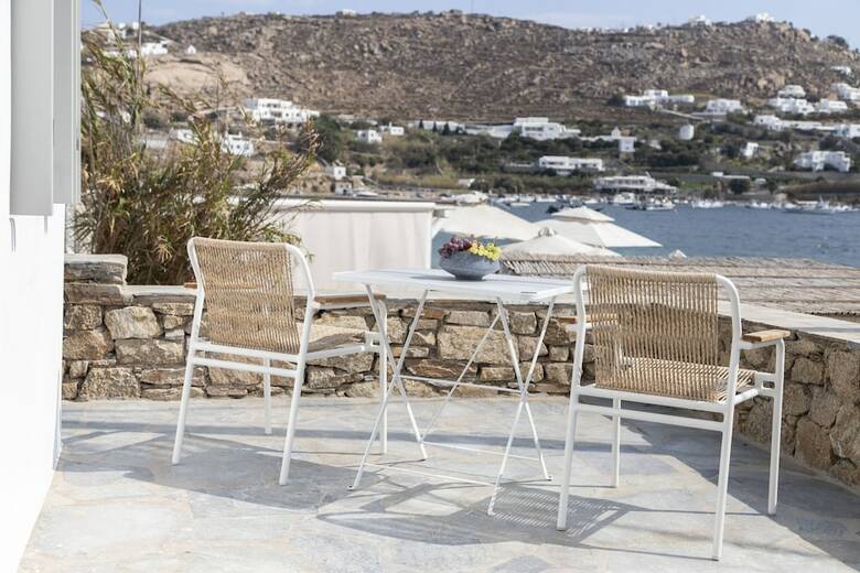 Adorno Beach Hotel & Suites