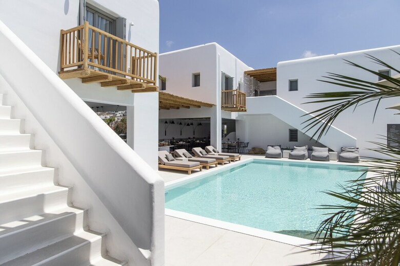 Adorno Beach Hotel & Suites