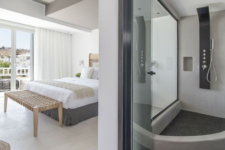 Adorno Beach Hotel & Suites
