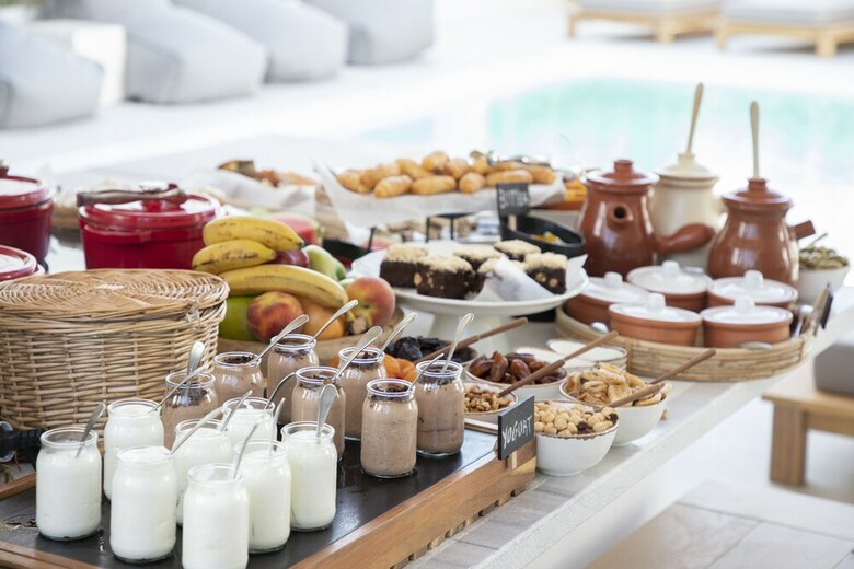 Adorno Beach Hotel & Suites