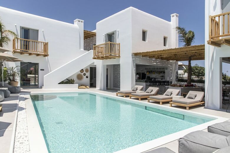 Adorno Beach Hotel & Suites