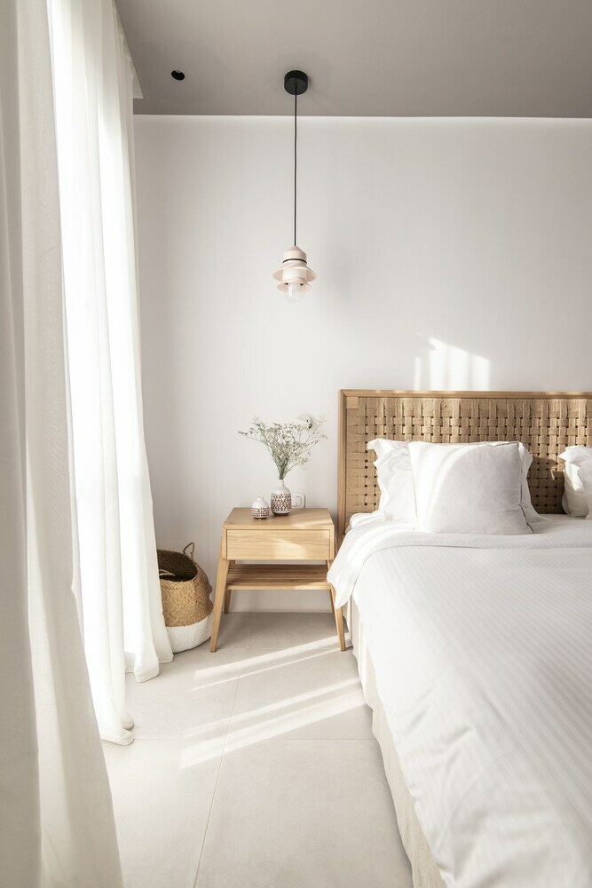 Adorno Beach Hotel & Suites