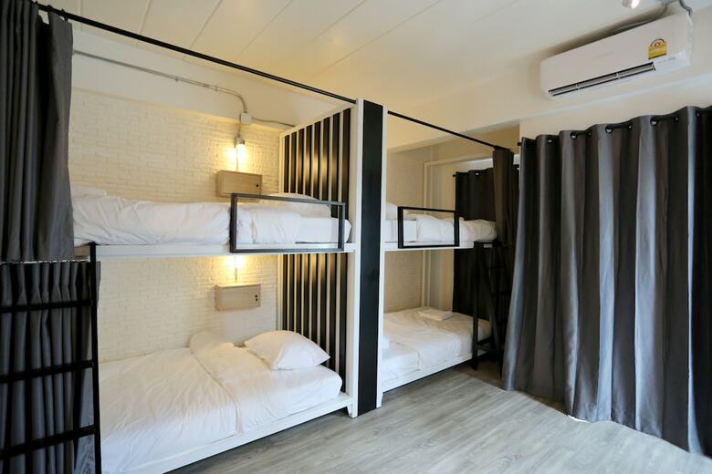 Hostal Bangkok Oasis Hotel