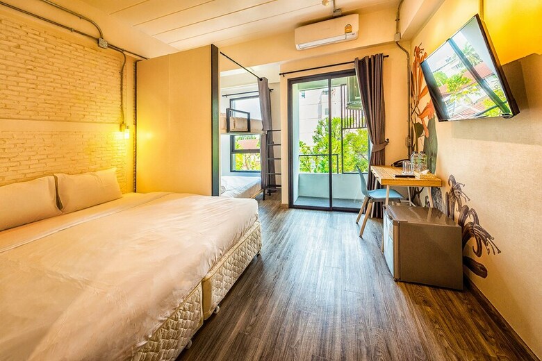 Hostal Bangkok Oasis Hotel