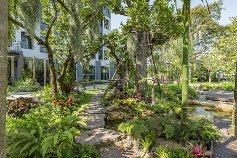 Hostal Bangkok Oasis Hotel