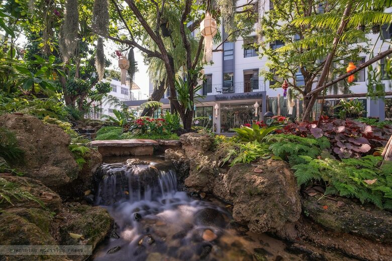 Hostal Bangkok Oasis Hotel