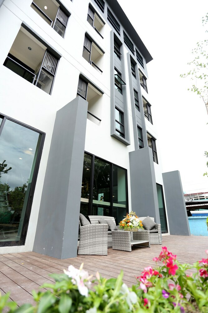 Hostal Bangkok Oasis Hotel