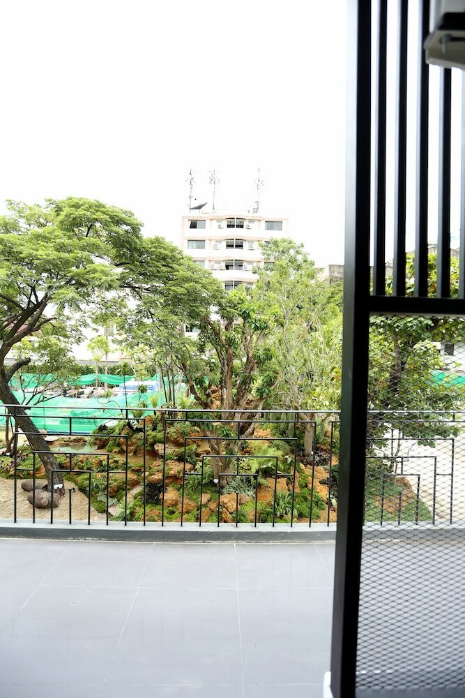Hostal Bangkok Oasis Hotel