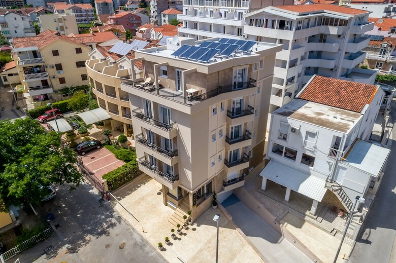 Aparthotel Almare Apartments  Budva