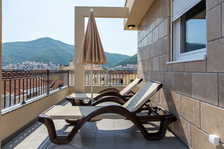 Aparthotel Almare Apartments  Budva