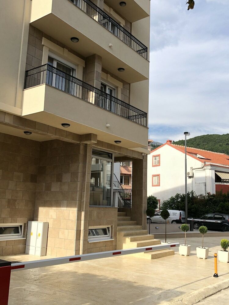 Aparthotel Almare Apartments  Budva