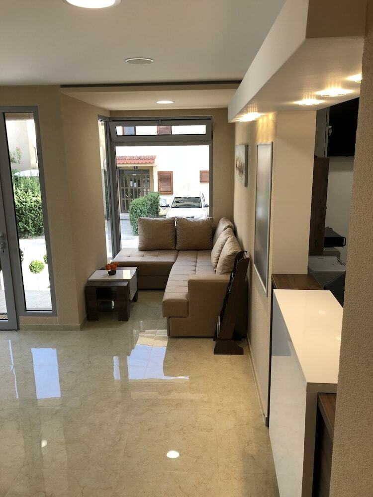 Aparthotel Almare Apartments  Budva