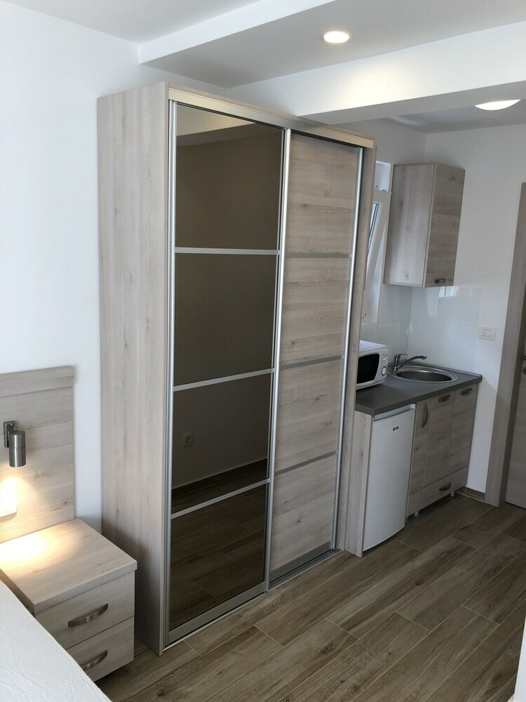 Aparthotel Almare Apartments  Budva
