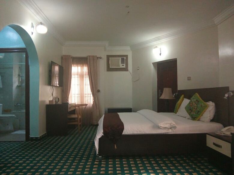 Paris Choice Hotels & Resort Wuse