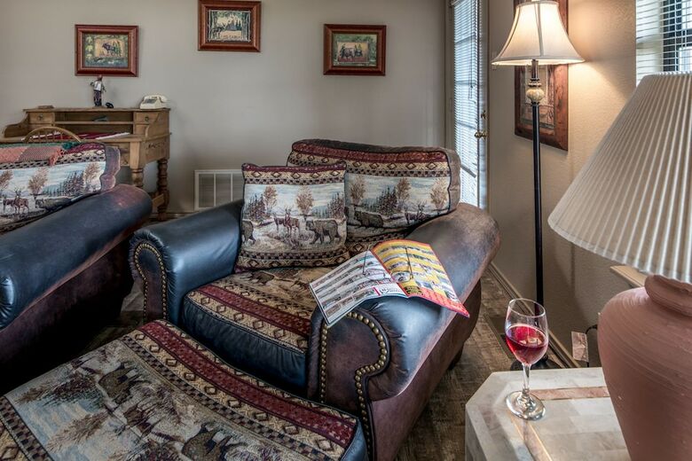 Chelsea House - Three Bedroom Cabin