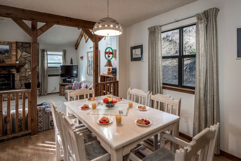 Enhanted Moose - Three Bedroom Cabin