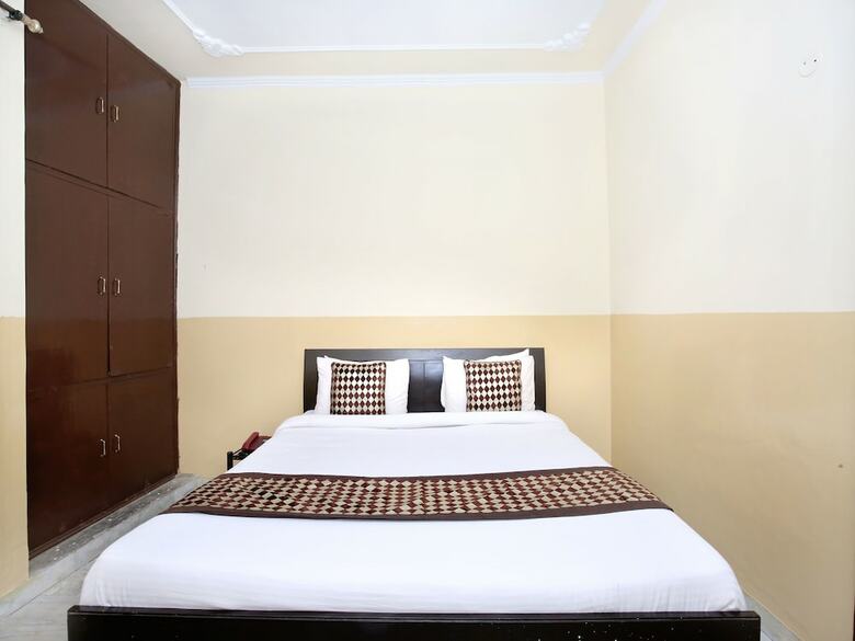 Hotel Oyo 13140 Mayur Palace