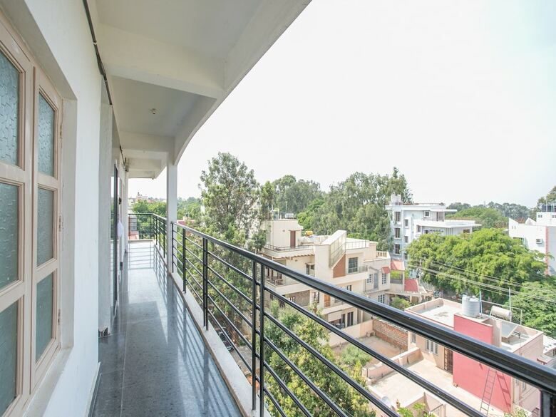 Hotel Oyo 12776 Sv Suites