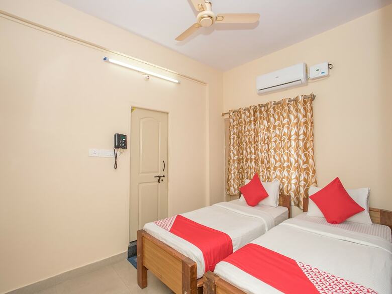 Hotel Oyo 12776 Sv Suites