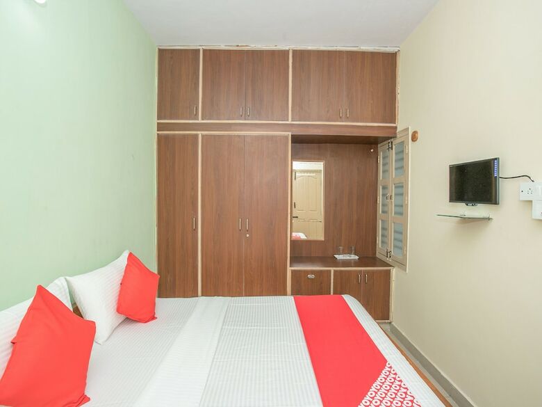 Hotel Oyo 12776 Sv Suites