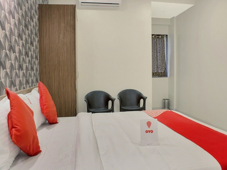 Oyo 11693 Hotel Sunshine