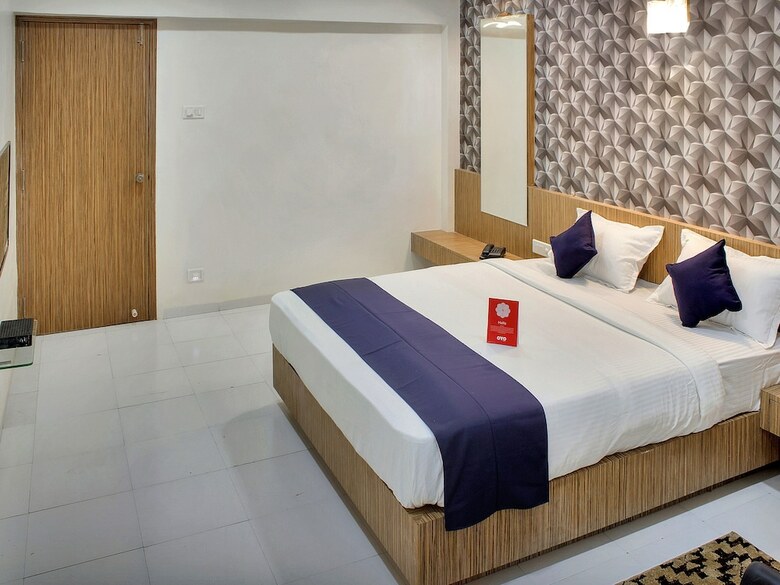 Oyo 11693 Hotel Sunshine