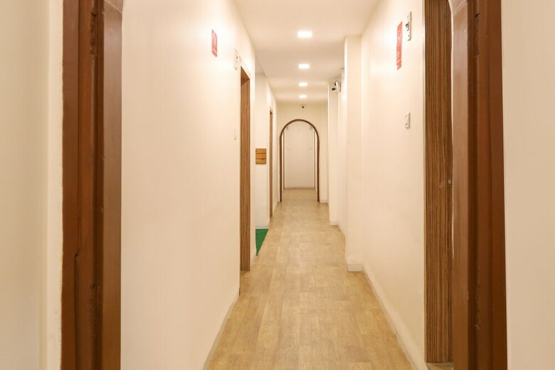 Oyo 11693 Hotel Sunshine