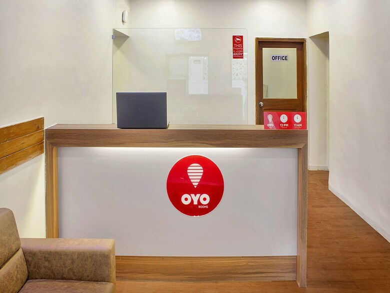 Oyo 11693 Hotel Sunshine