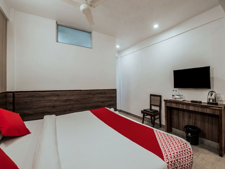 Oyo 13262 Hotel Indiana