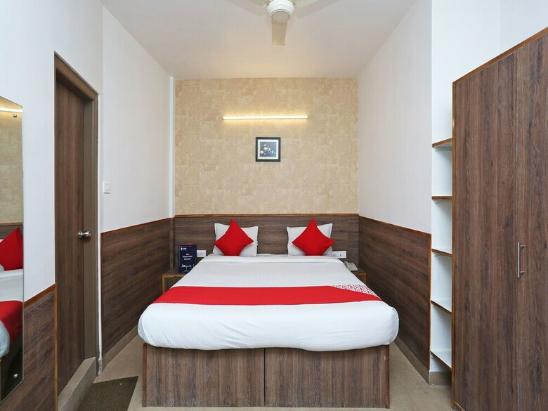 Oyo 13262 Hotel Indiana