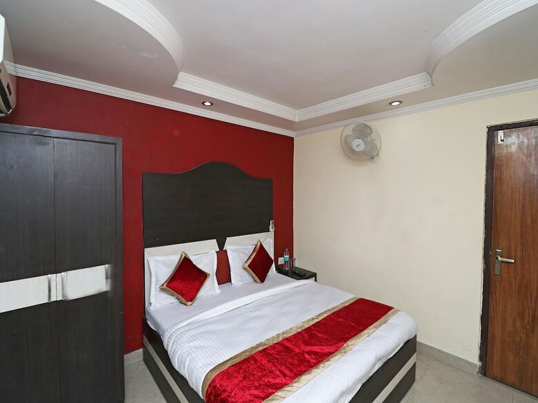 Hotel Oyo 13474 Punjab Regency