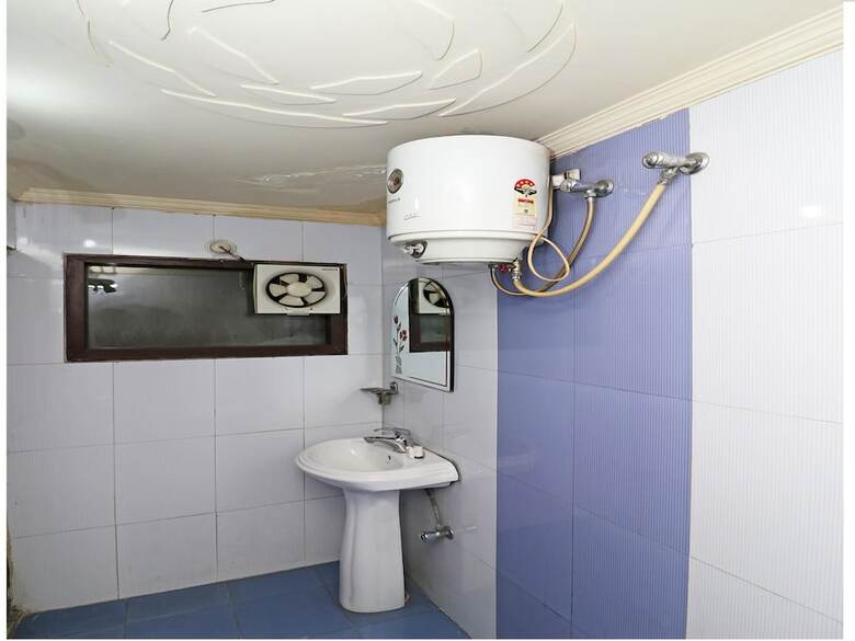 Hotel Oyo 13474 Punjab Regency