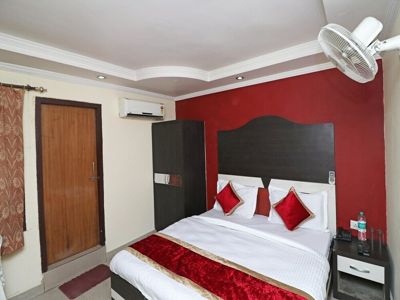 Hotel Oyo 13474 Punjab Regency