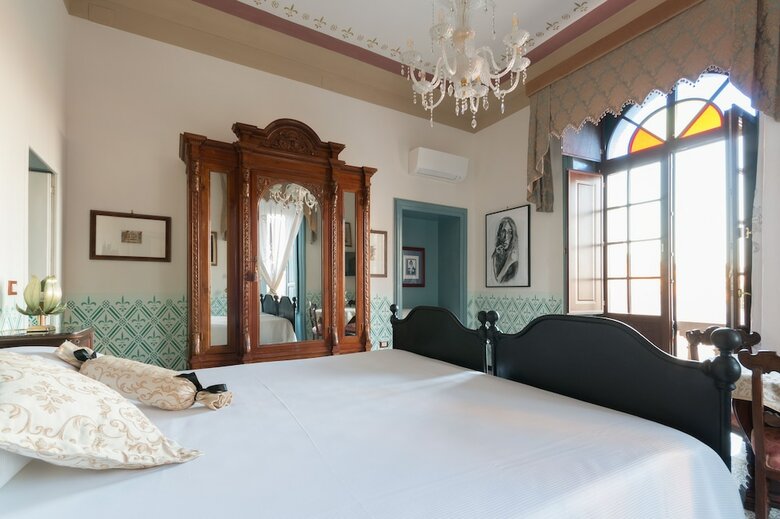 Bed & Breakfast Alexander Art Nouveau Suites