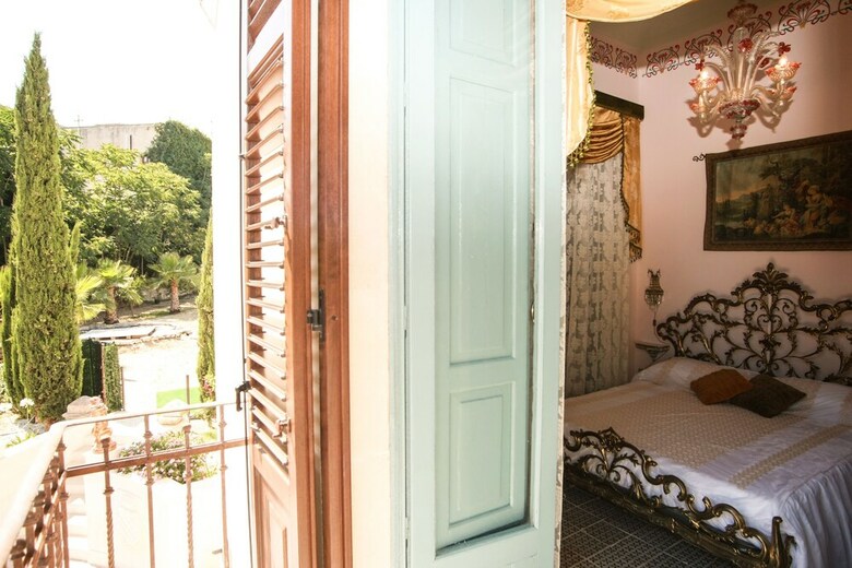 Bed & Breakfast Alexander Art Nouveau Suites