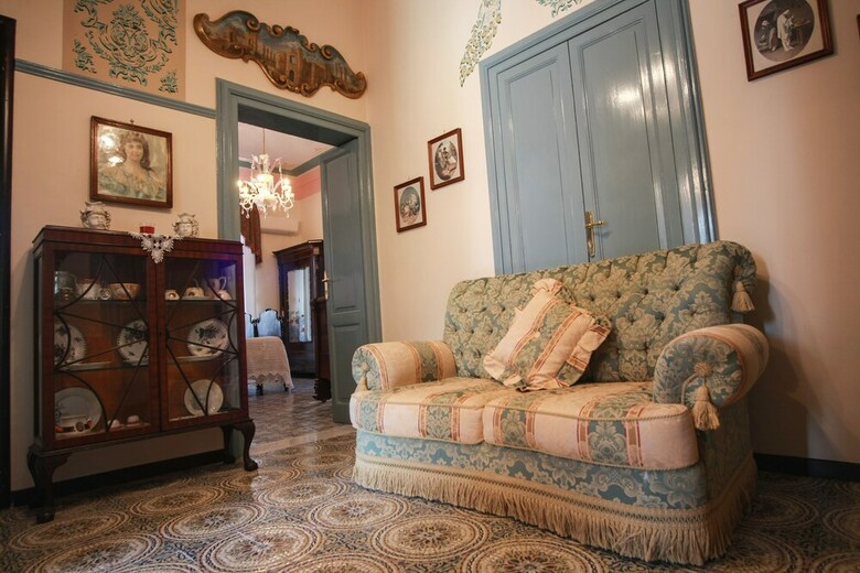 Bed & Breakfast Alexander Art Nouveau Suites