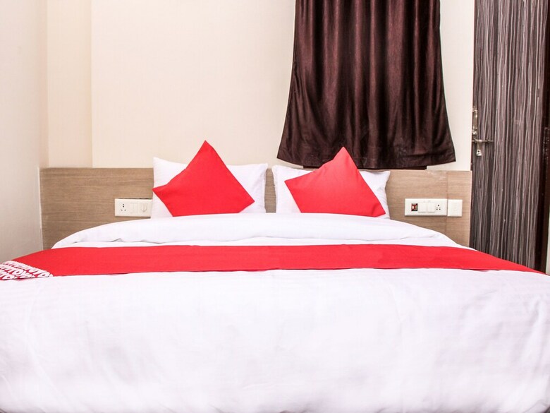 Oyo 14864 Hotel Satyam Inn