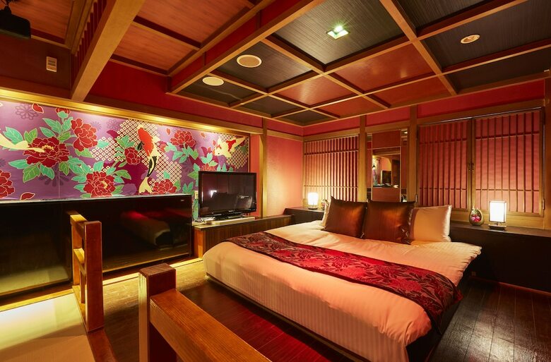 Hotel Love
