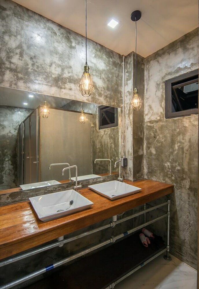 Hostal Yindee Travellers Lodge