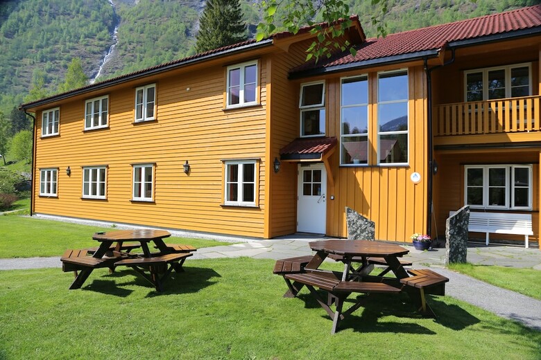 Fl�m Hostel & Cabins