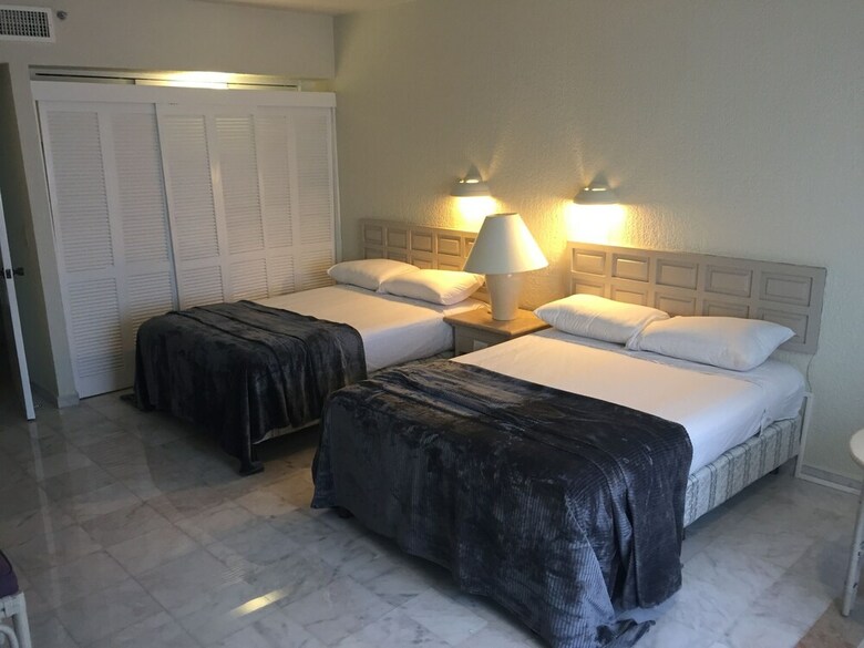 Ocean Front Condo In Hotel Zone