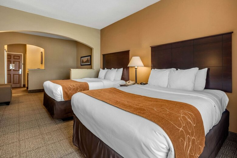 Hotel Comfort Suites Near Route 66