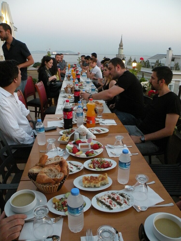 Agora Boutique Hotel & Bistro