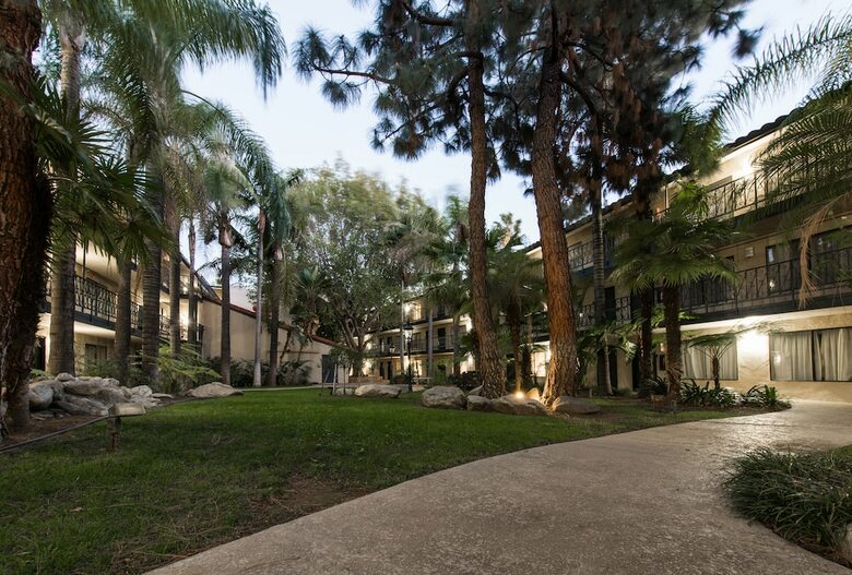 Vanllee Hotel And Suites