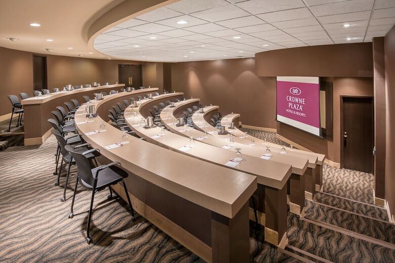 Hotel Crowne Plaza Indianapolis Airport