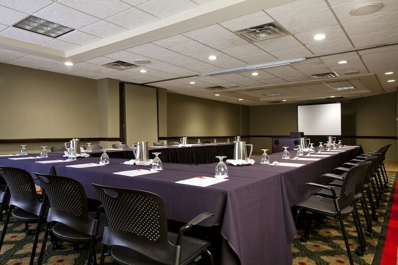 Hotel Crowne Plaza Indianapolis Airport