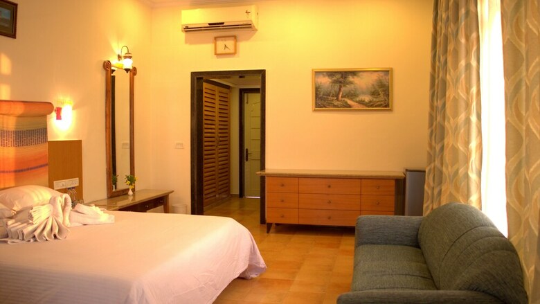 Hotel Kohinoor Samudra Beach Resort