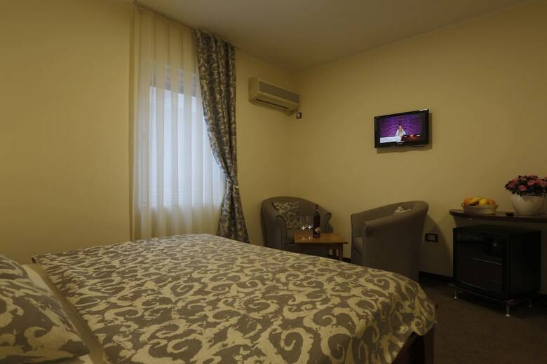 Hotel Guesthouse Tara